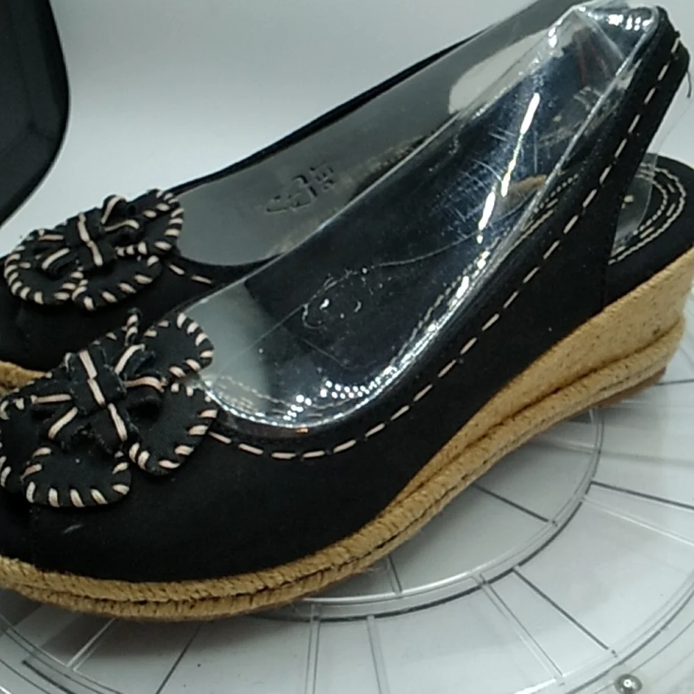 Naturalizer 8N Berlynn black wedge heels